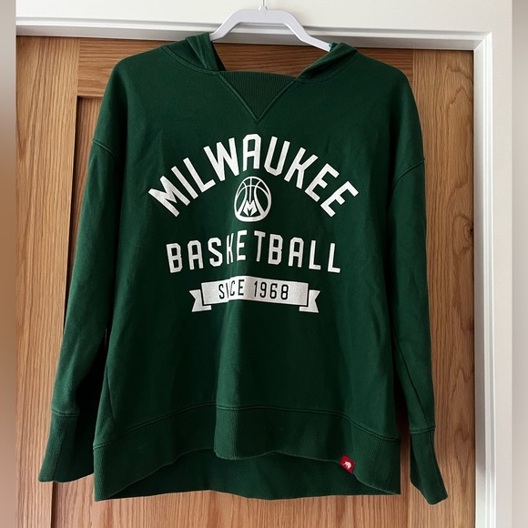 Milwaukee Bucks sweatshirt - Picture 1 of 2